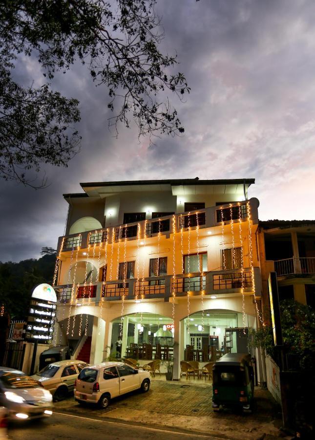 Отель Citrus Cafe & Restaurant Канди Экстерьер фото