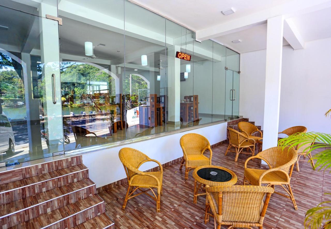 Отель Citrus Cafe & Restaurant Канди Экстерьер фото