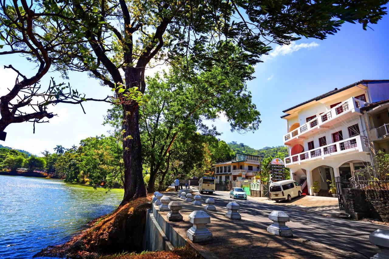 Отель Citrus Cafe & Restaurant Канди Экстерьер фото